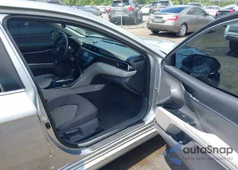 2019 Toyota Camry Le z USA, uszkodzony, nr VIN 4T1B11HK8KU269257